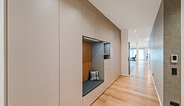 Garderobe mit Drehtüren