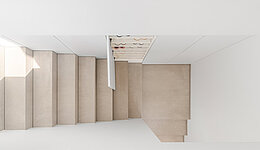 Treppenschrank mit Drehtüren