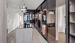 Schwebetürenschrank für das Ankleidezimmer mit Glastüren