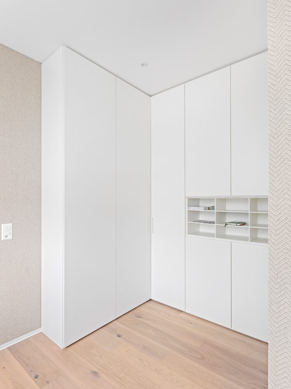 Minimalistischer Eckkleiderschrank