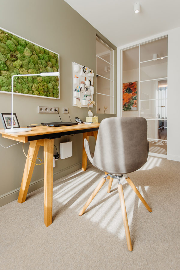 Weißer Raumtrenner im Loft Stil