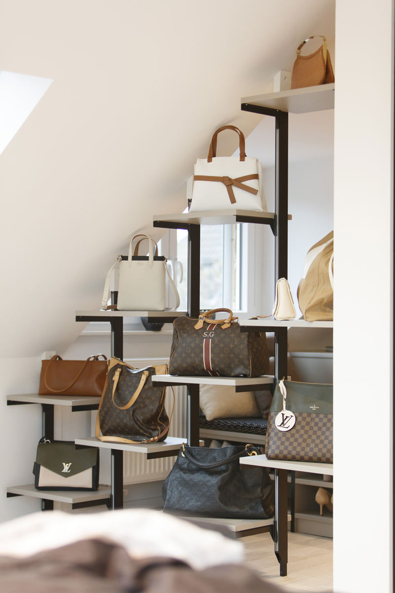 Modernes Regal System für Handtaschen