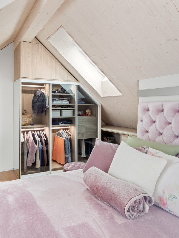 Einbauschrank mit Glastüren für das Schlafzimmer
