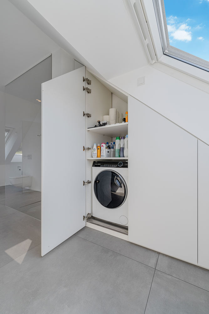 Minimalistischer Schrank für den Hauswirtschaftsraum mit Platz für Waschmaschine und Trockner