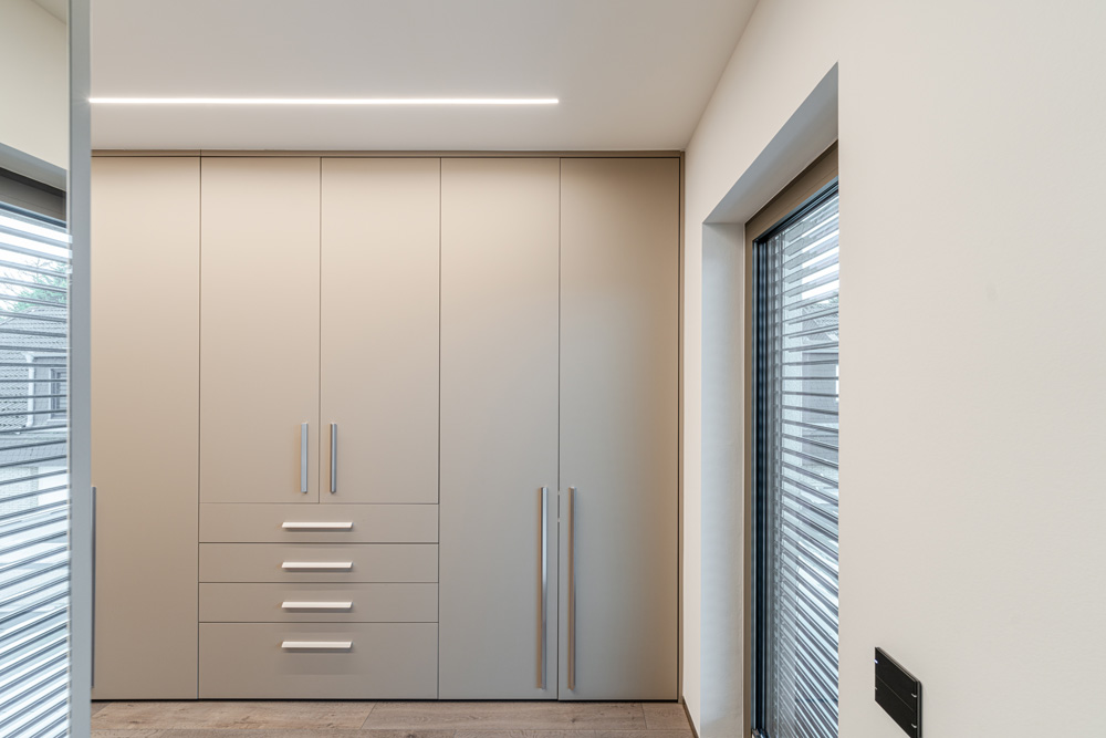 Kleiderschrank auf Maß in Beige